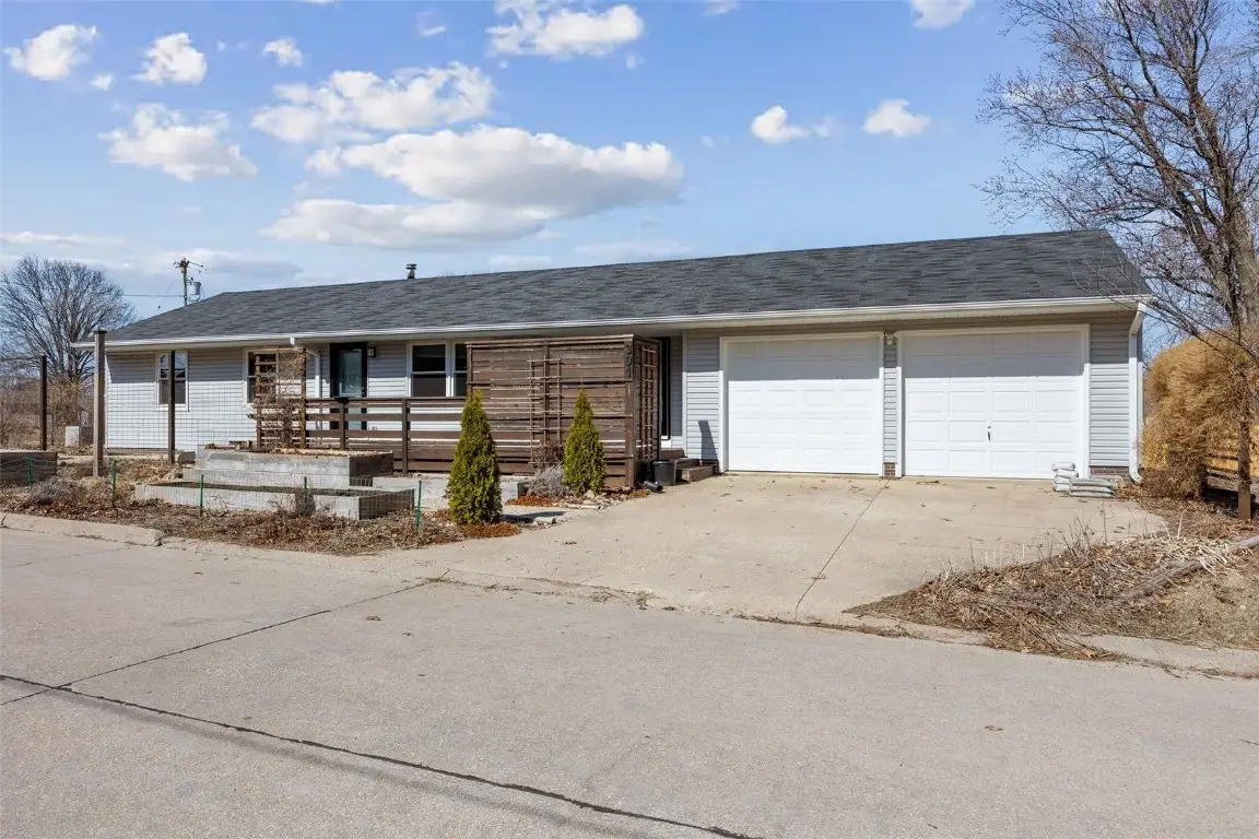 301 7th Street Se, Mount Vernon, IA 52314 - #1
