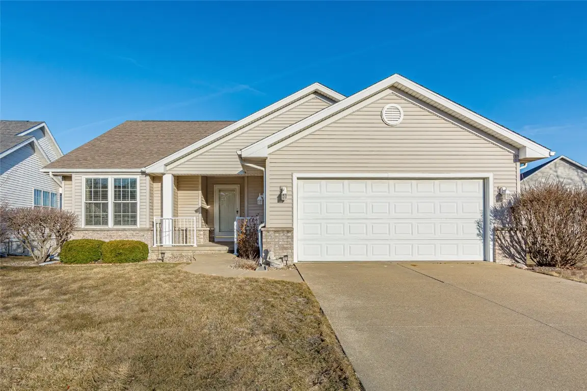 114 Blairsferry Crossing, Hiawatha, IA 52233 - #1