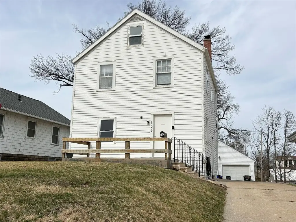 136 33rd Street Drive Se, Cedar Rapids, IA 52403 - #1