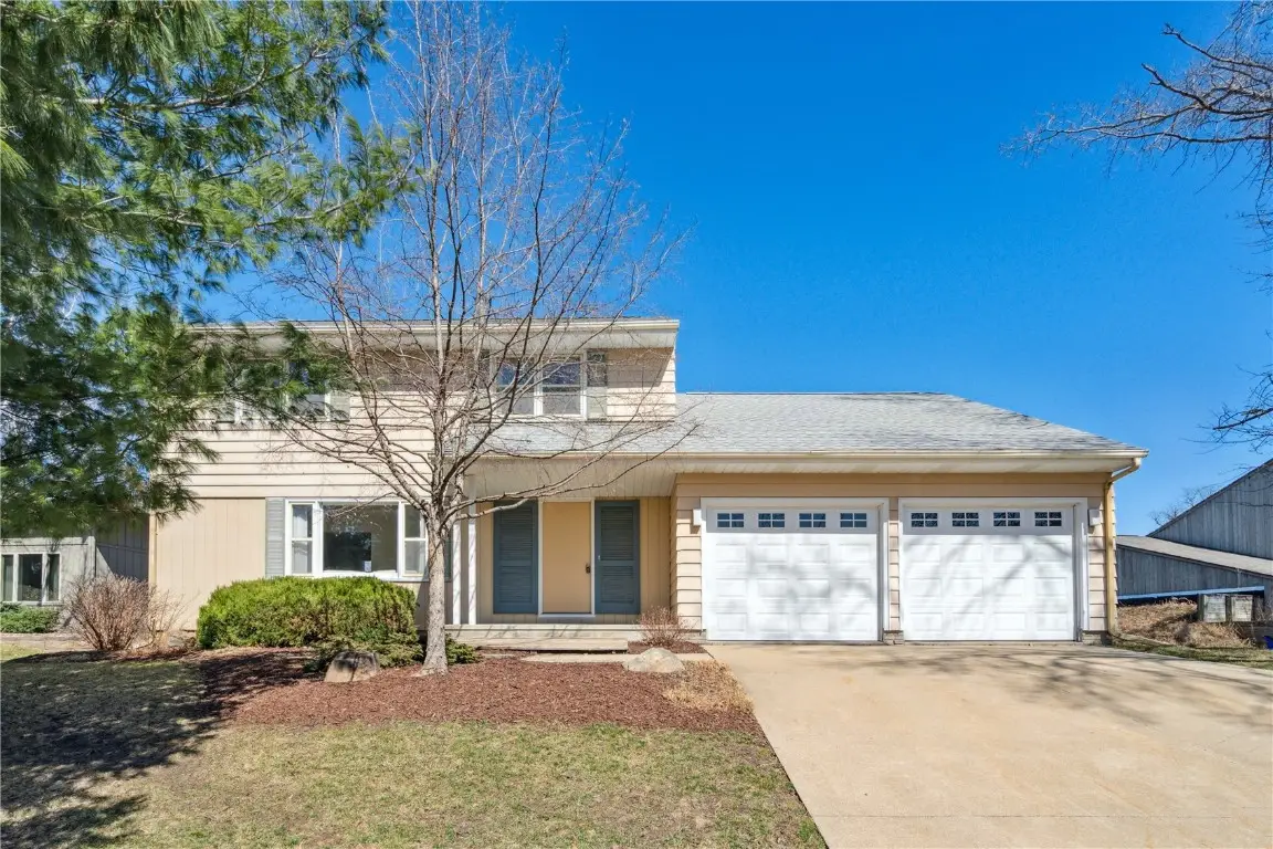 4240 Cottage Grove Parkway Se, Cedar Rapids, IA 52403 - #1