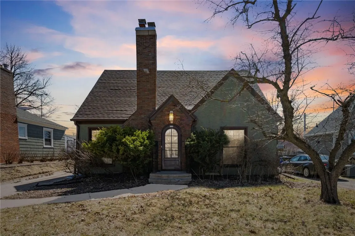 217 23rd St Drive, Cedar Rapids, IA 52403 - #1