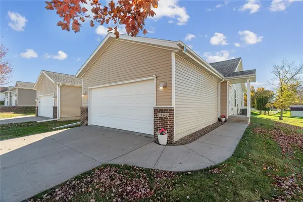 1562 Hunters Creek Way, Marion, IA 52302
