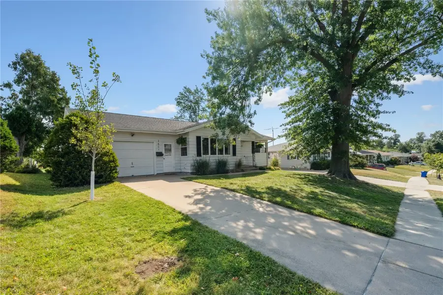 2601 Teresa Dr Sw, Cedar Rapids, IA 52404 - Image #2