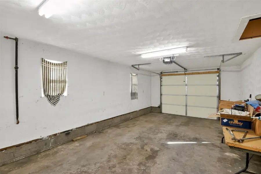 206 Winter St, Calamus, IA 52729 - #3