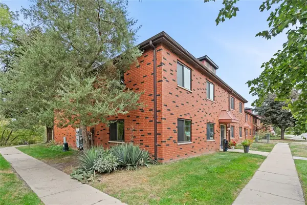 406 Teakwood Lane Ne #20, Cedar Rapids, IA 52402