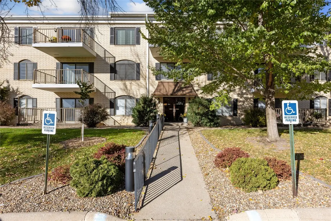 2135 1st Avenue Se #325, Cedar Rapids, IA 52403 - Image #1
