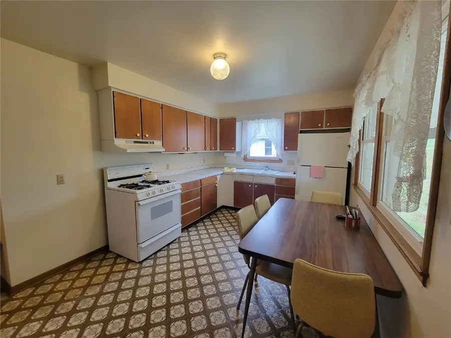 230 W Main Street, Oxford, IA 52322 - Image #2