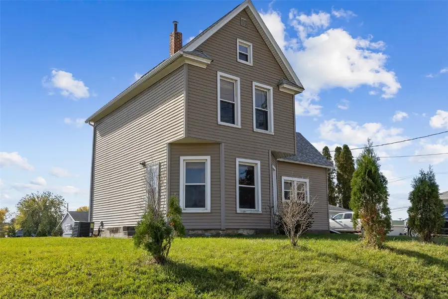 908 W 3rd, Vinton, IA 52349 - Image #2