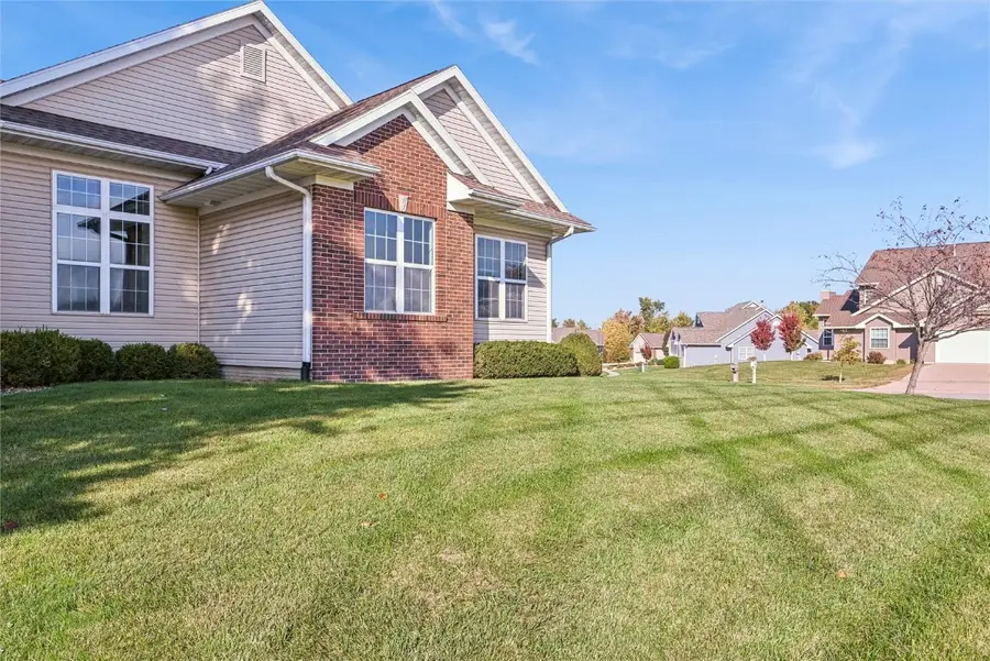 2255 Blairsferry Crossing, Hiawatha, IA 52233 - Image #3