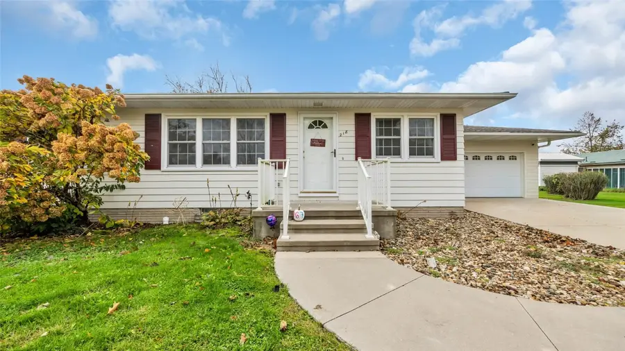 218 Riverview Drive, Vinton, IA 52349 - Image #2