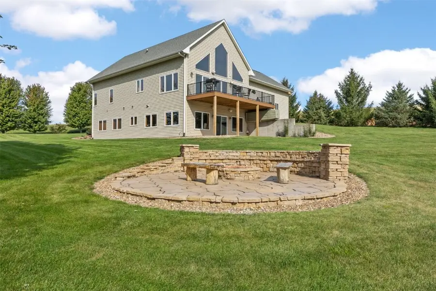 5067 Sutliff Road Ne, Solon, IA 52333 - Image #2