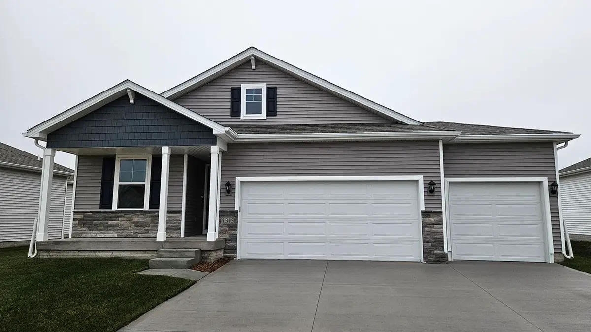 2821 Prairielight Drive, Hiawatha, IA 52233 - Image #1