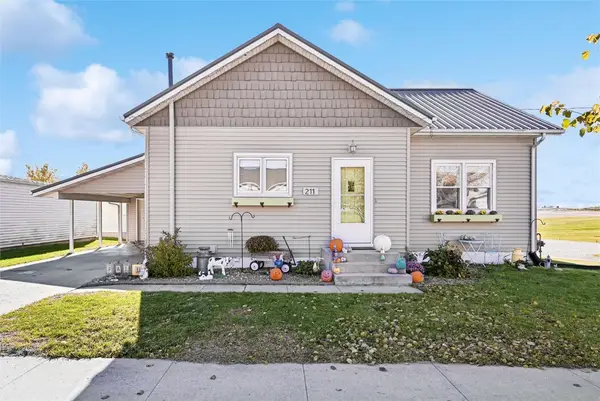 211 Fremont Street, Blairstown, IA 52209