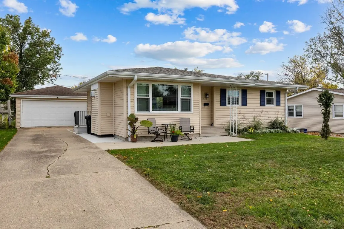 825 Westview Drive, Marion, IA 52302 - Image #1