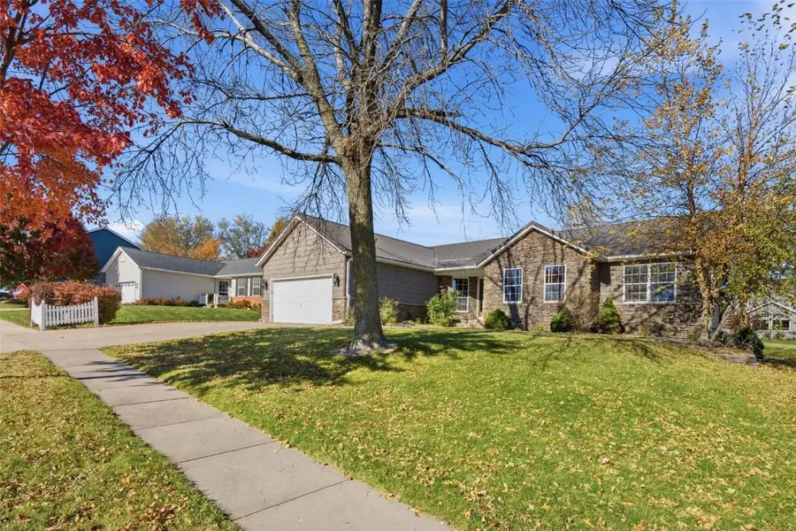 6812 Underwood Avenue Sw, Cedar Rapids, IA 52404 - Image #2