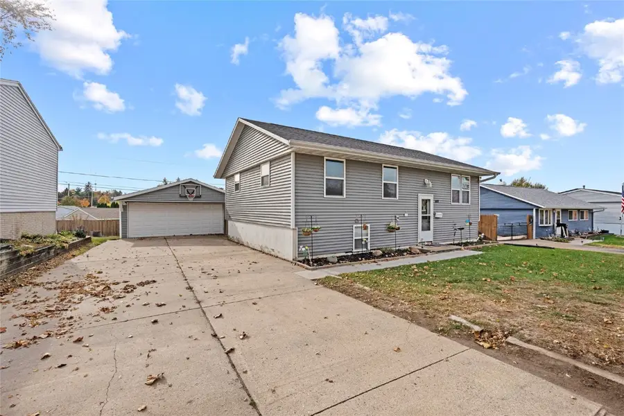 49 Devonwood Avenue Sw, Cedar Rapids, IA 52404 - Image #2