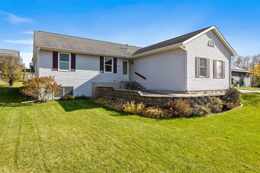 3737 Monarch Drive Sw, Cedar Rapids, IA 52404 - Image #2