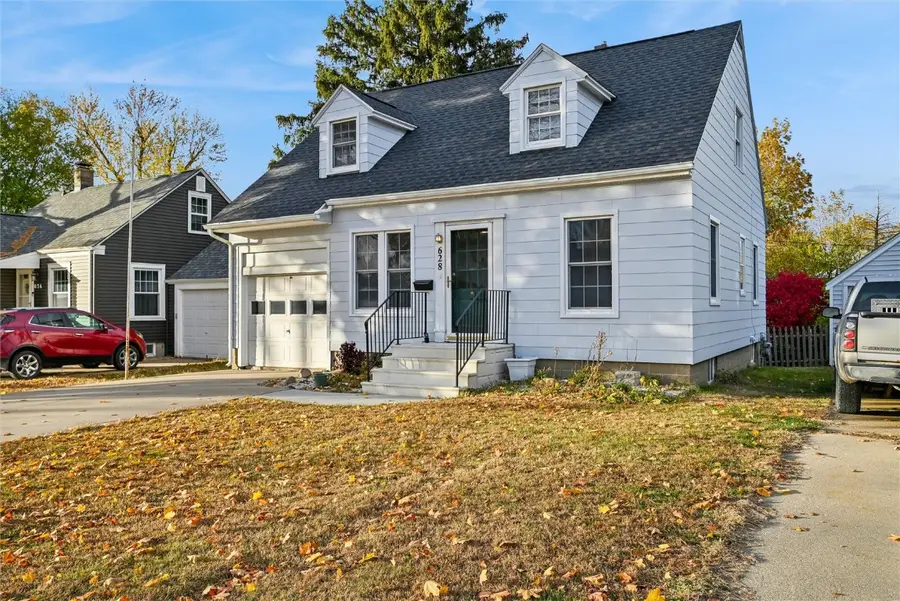 628 33rd Street Ne, Cedar Rapids, IA 52402 - Image #2