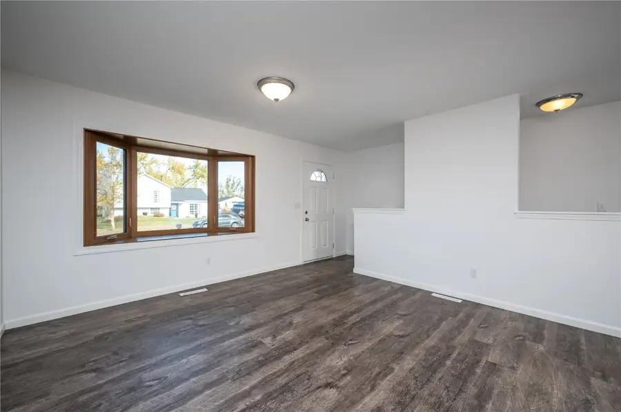 3719 Blue Mound Ne, Cedar Rapids, IA 52402 - Image #2