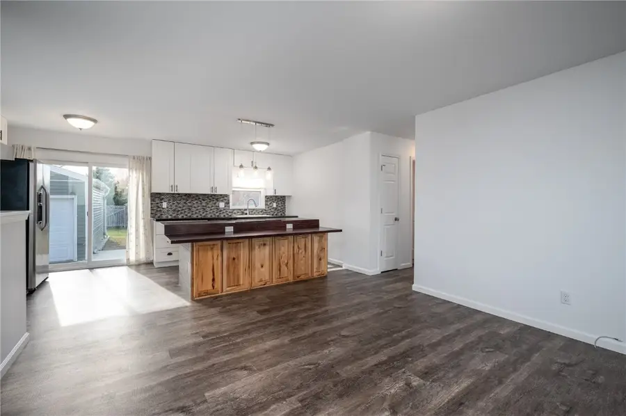 3719 Blue Mound Ne, Cedar Rapids, IA 52402 - Image #3