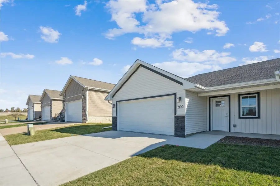 7104 Waterview Drive Sw, Cedar Rapids, IA 52404 - Image #2