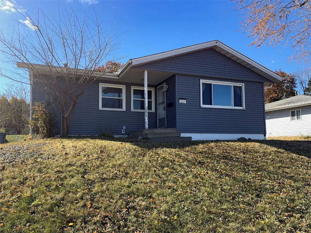 5127 Holly Avenue Nw, Cedar Rapids, IA 52405 - Image #1