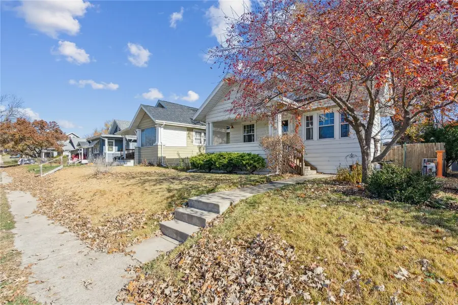 910 Maplewood Drive Ne, Cedar Rapids, IA 52402 - Image #2