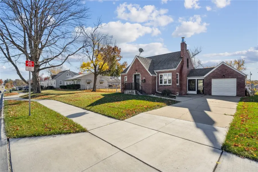 1051 35th Street Ne, Cedar Rapids, IA 52402 - Image #2