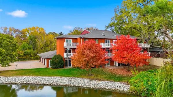 321 Woodside Drive, Iowa City, IA 52246