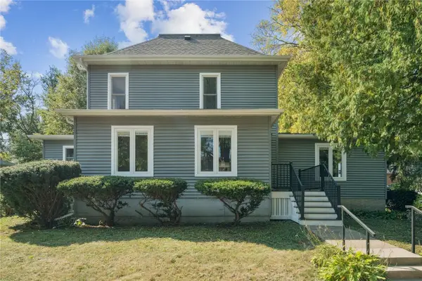 318 3rd Street Nw, Mt Vernon, IA 52314