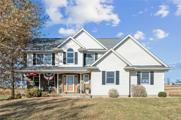 502 State St Nw, Oxford, IA 52322