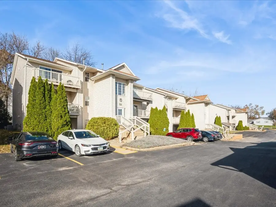 3509 E Avenue Nw #D, Cedar Rapids, IA 52405 - Image #3