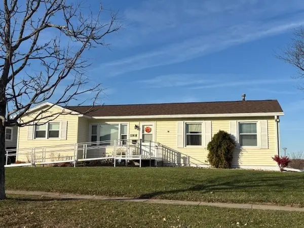 5918 Sharon Lane Nw, Cedar Rapids, IA 52405