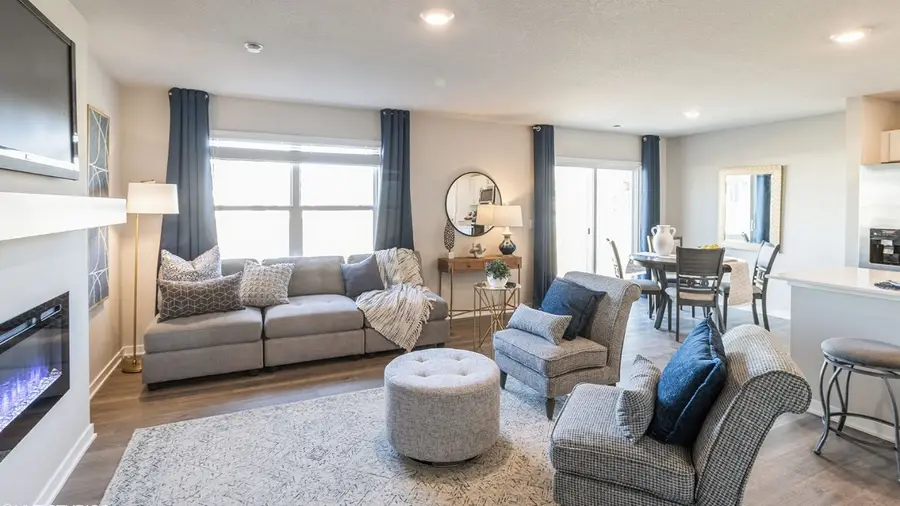 9437 Lovegrass Drive Sw, Cedar Rapids, IA 52404 - Image #2