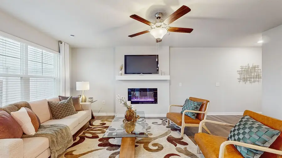 9439 Lovegrass Drive Sw, Cedar Rapids, IA 52404 - Image #2