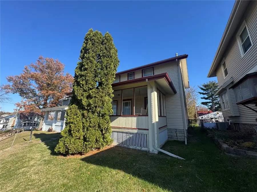 263 Highland Drive Nw, Cedar Rapids, IA 52405 - Image #2