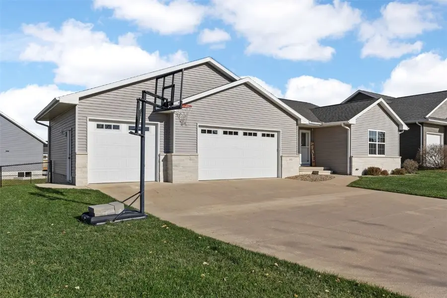 1332 Stratton Drive Ne, Cedar Rapids, IA 52402 - Image #2