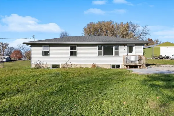 809 Iowa Street, Center Point, IA 52213