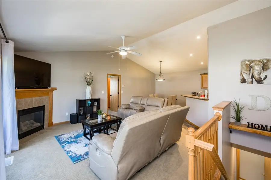 3045 Samuel Ct Sw #C, Cedar Rapids, IA 52404 - Image #2