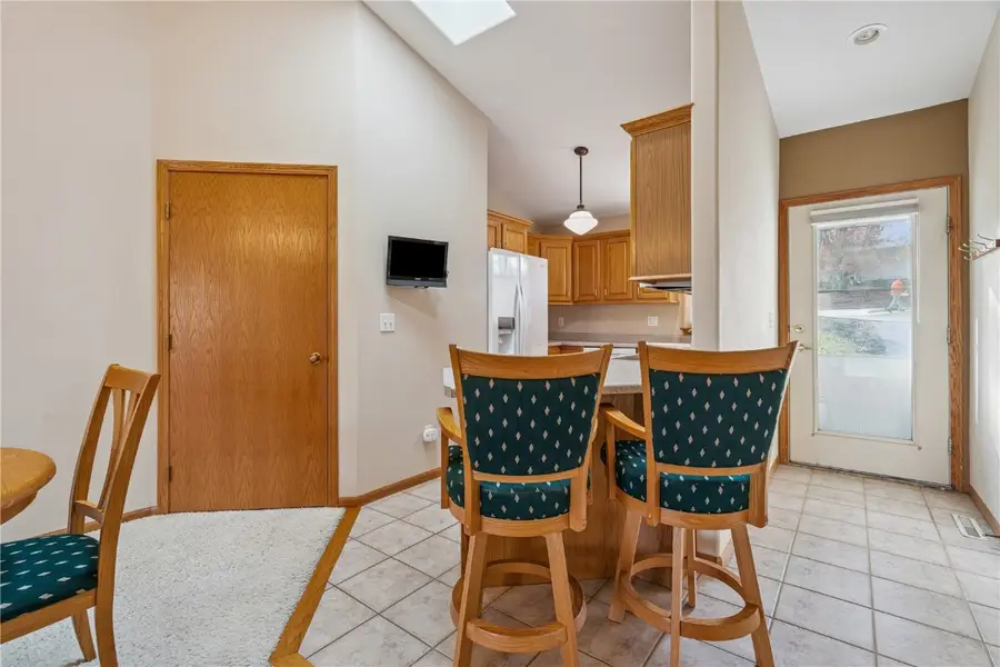 396 Teakwood Lane Ne #C, Cedar Rapids, IA 52402 - Image #3