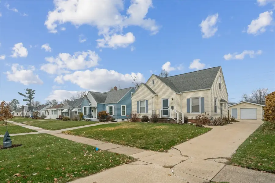 2602 E Avenue Ne, Cedar Rapids, IA 52402 - Image #2