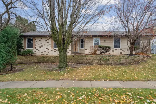 1626 Homewood Lane Ne, Cedar Rapids, IA 52402