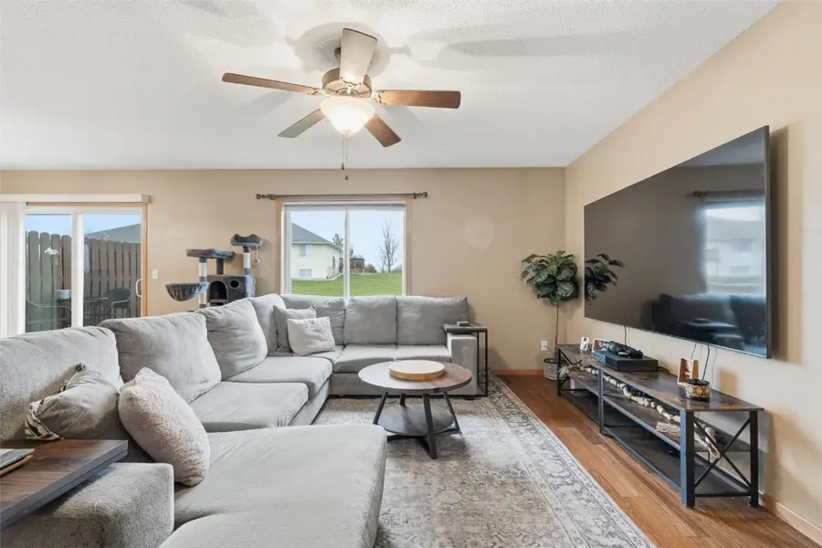 3335 Stoneview Circle Sw, Cedar Rapids, IA 52404 - Image #2