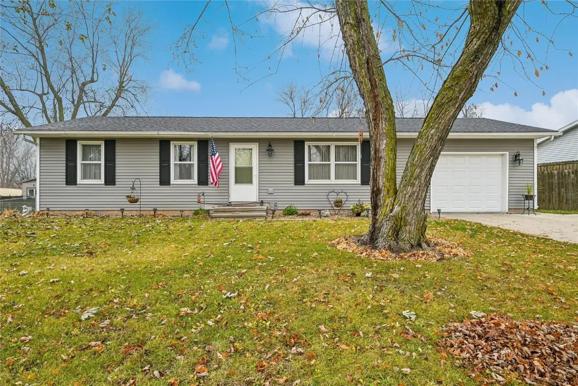 601 Maplewood Drive, Center Point, IA 52213 - Image #1