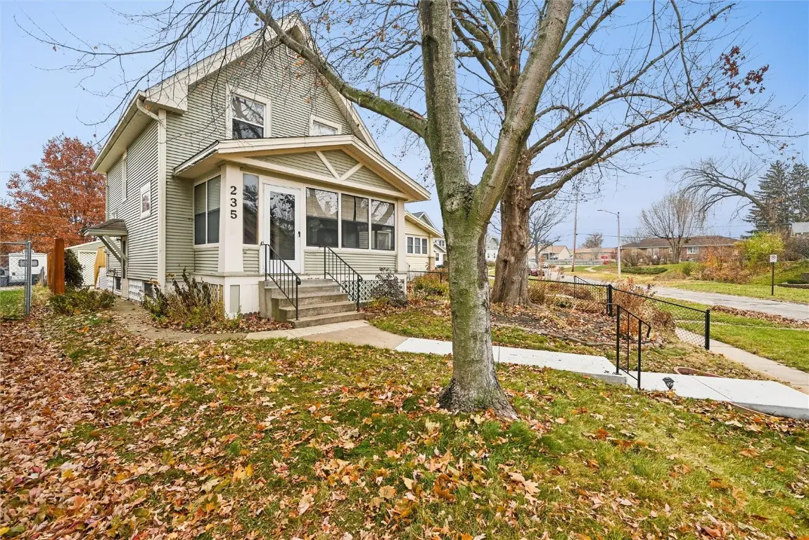 235 Highland Drive Nw, Cedar Rapids, IA 52405 - Image #1