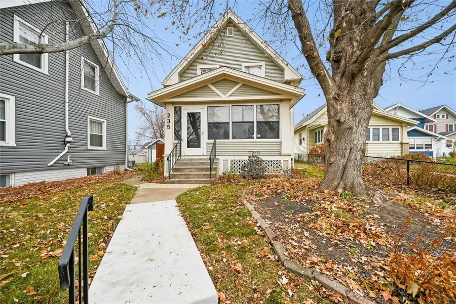 235 Highland Drive Nw, Cedar Rapids, IA 52405 - Image #2