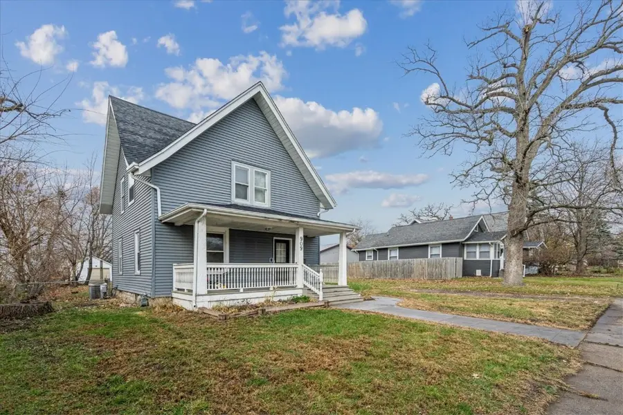 909 Daniels St Ne, Cedar Rapids, IA 52402 - Image #2