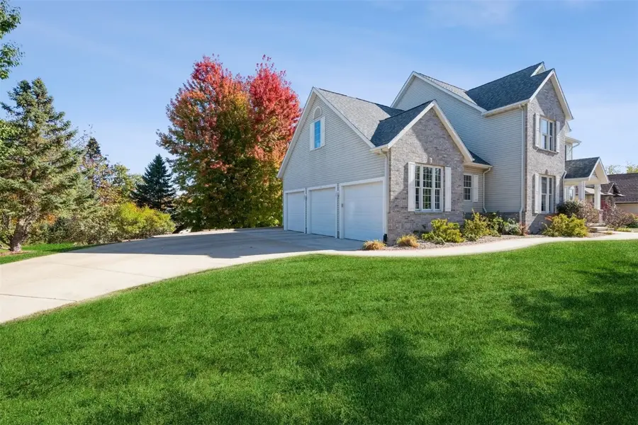 2726 Seneca Court Ne, Cedar Rapids, IA 52402 - Image #2