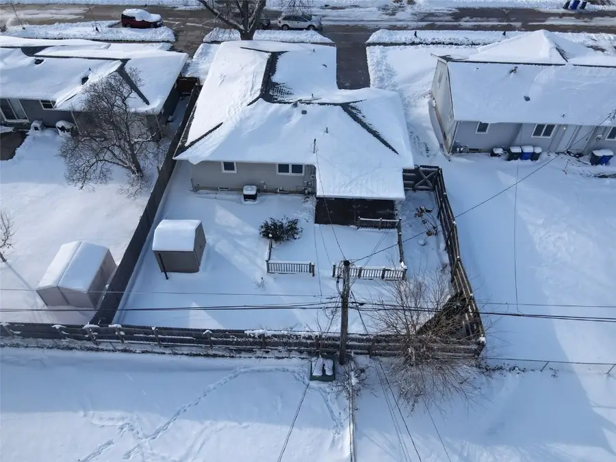 2401 Victoria Drive Sw, Cedar Rapids, IA 52404 - Image #2