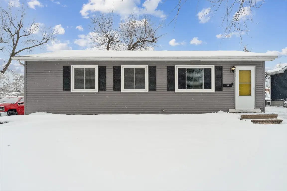 208 Lenora Drive Nw, Cedar Rapids, IA 52405 - Image #1